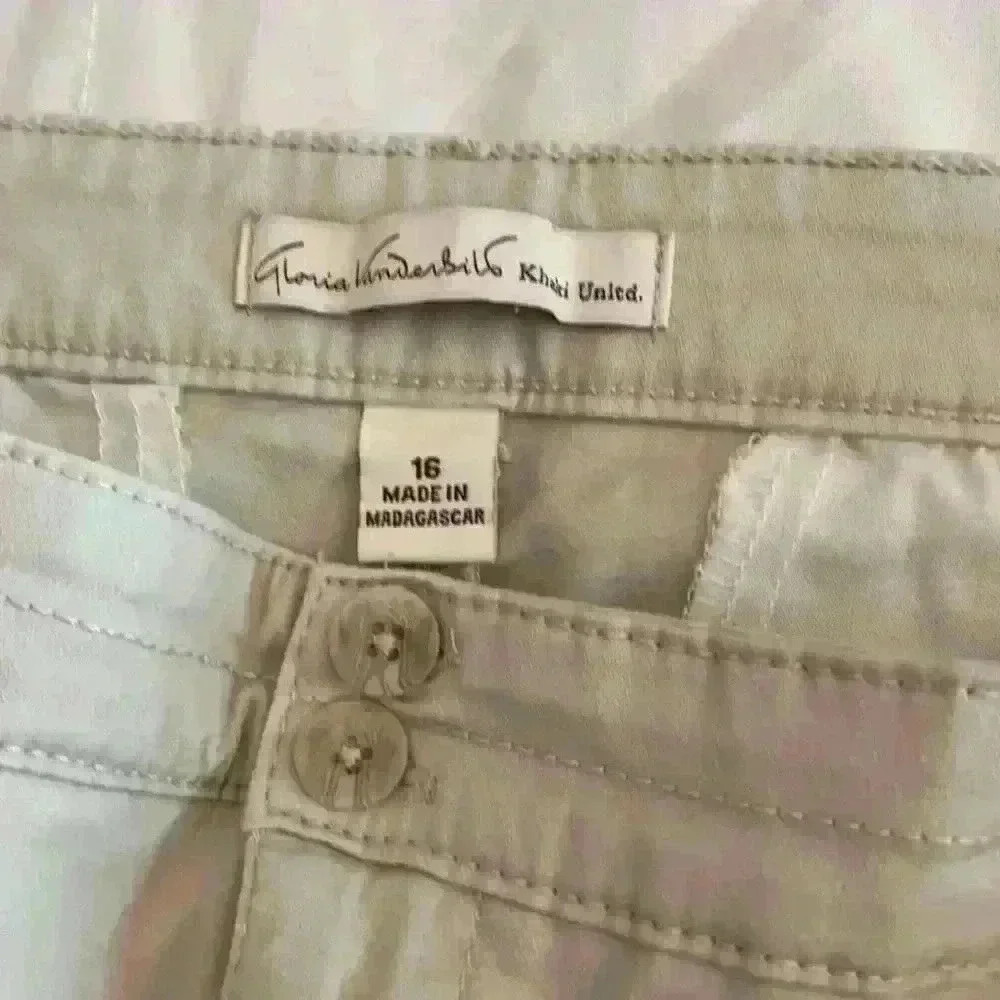 Gloria Vanderbilt Capri Pants - Picture 3 of 5
